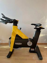 TECHNOGYM BIKE SPINNING GROUP CONNECT GIALLA