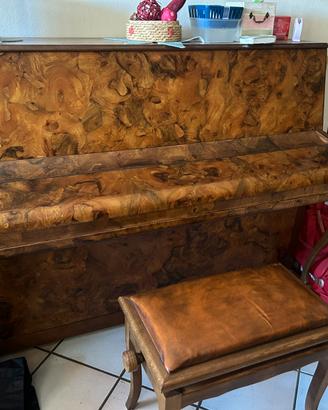 Pianoforte verticale in legno