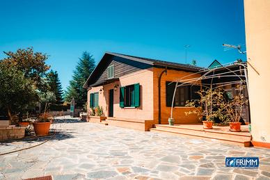Villa con dependance - Colle dell'Orso