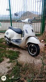 Piaggio Vespa 300 GTS - 2012