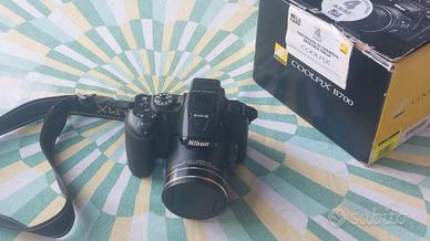 NIKON B700