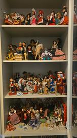 varie bamboline di località, città e nazioni 