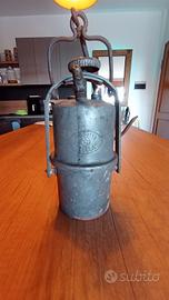 antica lampada a carburo