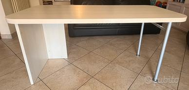Scrivania in legno