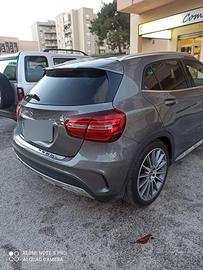 autovettura Mercedes gla 