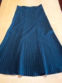 Gonna nera con righe verticali scintillanti 