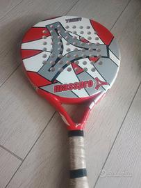 Svendita racchetta padel più palline