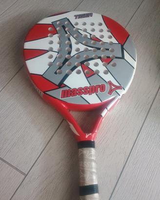 Svendita racchetta padel più palline