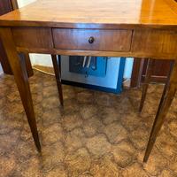 Splendido tavolino scrittoio antico da centro