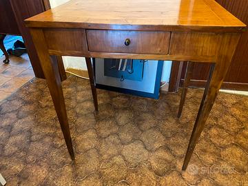 Splendido tavolino scrittoio antico da centro