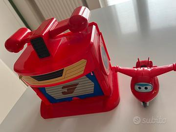 Hangar super wings jett