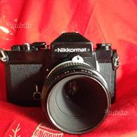 Nikon Nikkormat FT2 con 55 mm f 3,5 micro