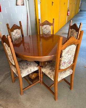Tavolo da pranzo allungabile in legno con 5 sedie