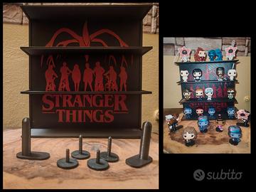 Espositore Stranger Things + supporti + omaggio