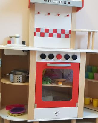 Cucinetta Hape in legno con accessori