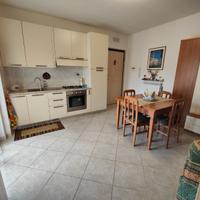 Trilocale seminuovo con ascensore balcone garage