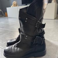 Stivali in pelle nera da donna