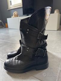 Stivali in pelle nera da donna