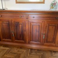 Sala da pranzo in noce massello con intarsi