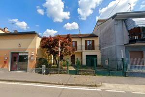 Villa di 179 m² con 4 locali e box auto a Rosate