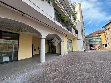 NEGOZIO A LEGNANO