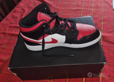 NIKE AIR JORDAN 1 MID