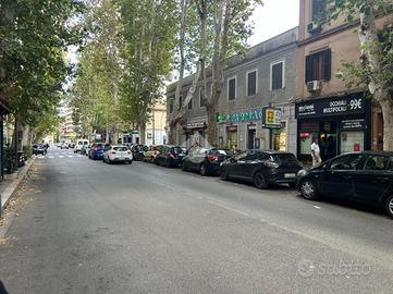 NEGOZIO A ROMA