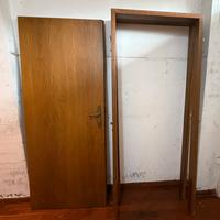 2 Porte (2 telai e 2 maniglie). 15€ l’una