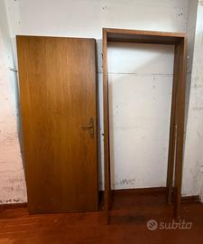 2 Porte (2 telai e 2 maniglie). 15€ l’una