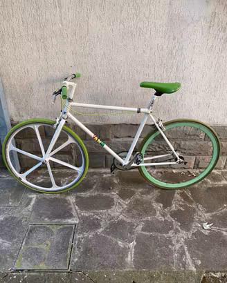 bicicletta monomarcia /scatto fisso personalizzata