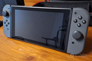 Console Nintendo Switch NERA + Custodia da Viaggio