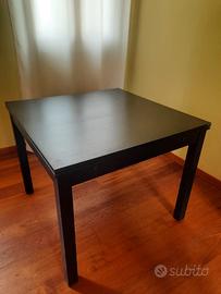 Tavolo allungabile in legno nero 