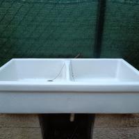 Lavandino in ceramica a due vasche