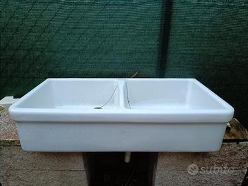 Lavandino in ceramica a due vasche