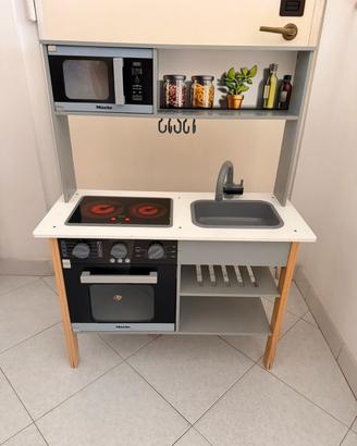 Cucinetta con tutti gli accessori