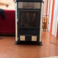 stufa a legna con canna fumaria