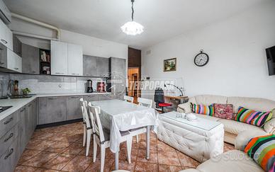 TRILOCALE AL PIANO PIANO