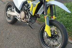 Husquarna 701 supermoto