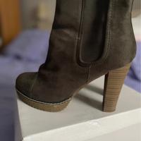 Stivaletto scamosciato