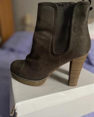 Stivaletto scamosciato