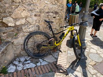 VEN DO -  SCOTT SPARK RC WORLD CUP