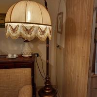 Lampada piantana in legno
