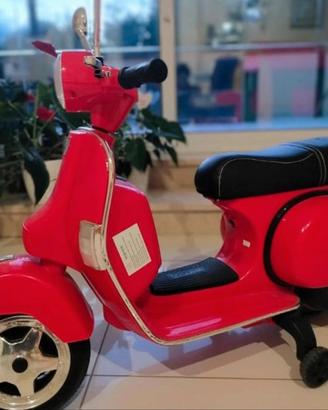 Vespetta e auto elettrica per bambini