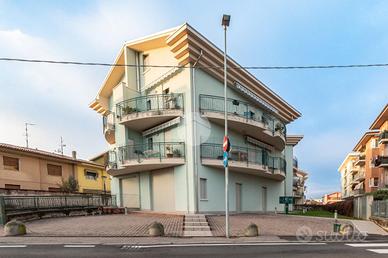 4 LOCALI A BUSSOLENGO