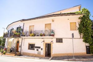 2 LOCALI A TORTORETO