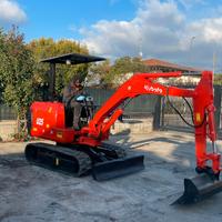E114 Mini escavatore 25 q Kubota U25