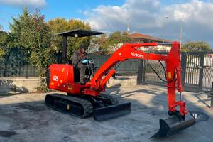 E114 Mini escavatore 25 q Kubota U25