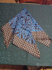 Foulard Sport Max ,by Max Mara .