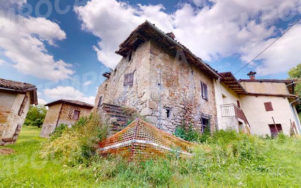 RUSTICO IN SASSO DA RISTRUTTURARE