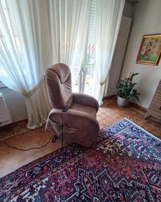 Poltrona x anxiani e disabili
